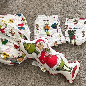 Pottery barn Dr. Seuss Grinch twin sheet set and pillow. Like new!